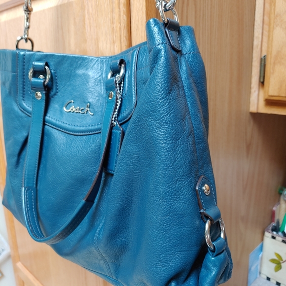 COACH Handbags - (Like New) COACH Navy Bag